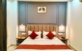 Hotel Mavens White Artemis Hospital Road Sector 52 Gurgaon